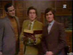 Monty Python - skecz o książce do poduszki