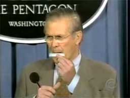 Donald Rumsfeld skręca blanty