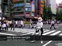 Stormtrooper tańczy boogie