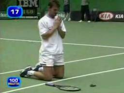 Dlaczego tenisista modli się na korcie?