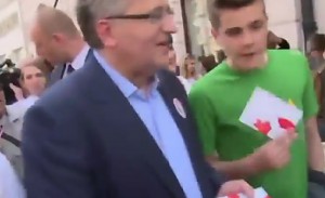 Młody chłopak pyta prezydenta, co zrobi żeby Polacy nie wyjeżdżali z kraju