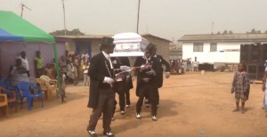 Ostatni "taniec" zmarłego - dziwna tradycja z Ghany