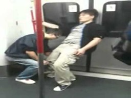 Pijani Chińczycy w metrze