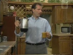 Al Bundy "pije" kawę 