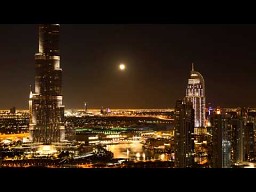 Zachód słońca i wschód księżyca w Dubaju