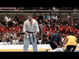 Efektowny nokaut - kyokushin karate