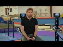 Chuck Norris i jego syn na siłowni