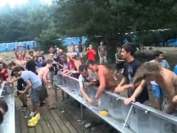 Woodstock 2012 - Co robią ludzie gdy z kranów nie leci woda?