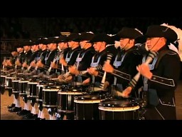 Top Secret Drum Corps podczas występu na Edinburgh Military Tattoo 2012