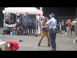 Tańcząca policjantka 