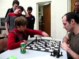 10-latek rozwala mistrza szachowego