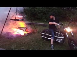 Motocyklowe rozpalanie ogniska