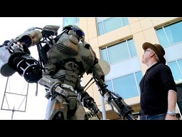 Olbrzymi Robot z Comic Con 2013