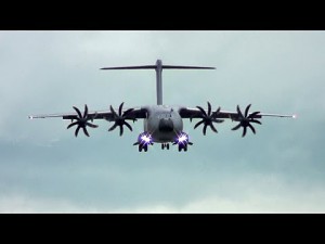 Wojskowy transportowiec C-17, który wyląduje na byle dłuższej łące