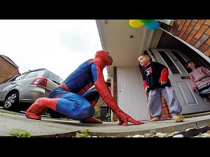Spider-Dad robi niespodziankę choremu synkowi