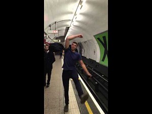 Bitwa ping-pongowa w londyńskim metrze
