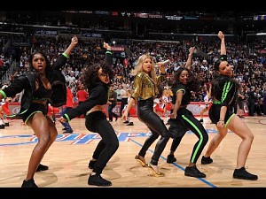 Flashmob z Fergie na parkiecie Los Angeles Clippers