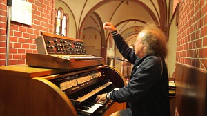 Józef Skrzek na kościelnych organach