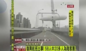 Katastrofa samolotu na Tajwanie nagrana przez samochodową kamerkę