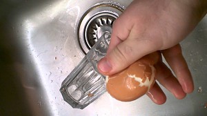 Jak szybko obrać jajko?