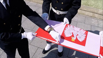 Ceremonia składania polskiej flagi państwowej