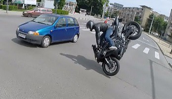 Wymuszenie pierwszeństwa na skrzyżowaniu na motocykliście