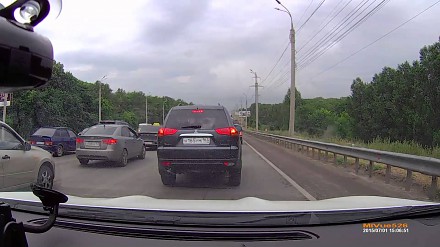 Pieprzyć korek drogowy - rosyjska Łada w akcji