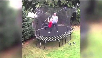 Z tatą na trampolinie