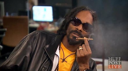Snoop jara trawkę i fristajluje na żywo w telewizji