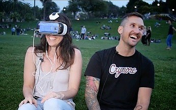  Ludzie oglądają porno przez Oculus Rift w miejscach publicznych! 