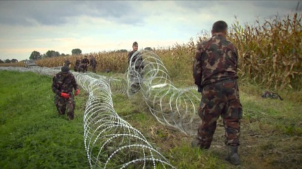 Węgierskie wojsko buduje "mur" przeciwko uchodźcom