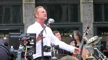 Sting śpiewa "Englishman In New York" na żywo w Nowym Jorku