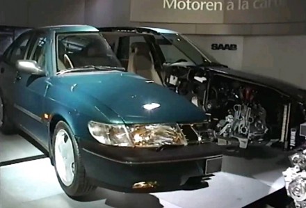 Saab 900 SE na targach motoryzacyjnych we Frankfurcie. Rok 1993 