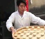 Rozkładanie ciastek na poziomie Azjaty