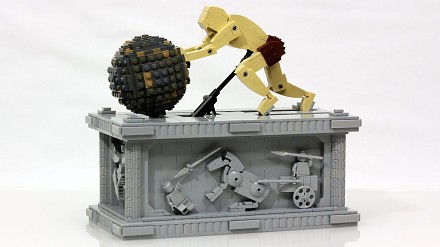 Kinetyczna rzeźba Syzyfa toczącego kamień wykonana z LEGO