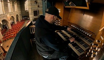 Motyw z Interstellar wykonany na organach i pianinie