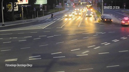 Zderzenie samochodów ocaliło rowerzystę na skrzyżowaniu w Olsztynie