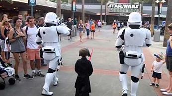 Chłopak przyszedł do Disneyworldu przebrany za Kylo Rena
