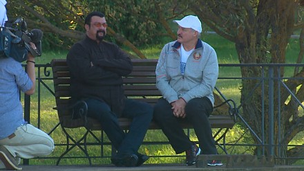 Steven Seagal na przyjacielskiej wizycie u prezydenta Łukaszenki