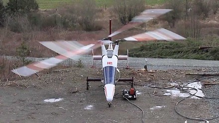 Helikopter Kmax z rotorami w układzie krzyżowym