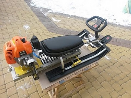 Domowej roboty mini-skutery śnieżne dla dzieci