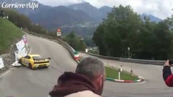 Wpadka kierowcy Ferrari F430 podczas wyścigu górskiego