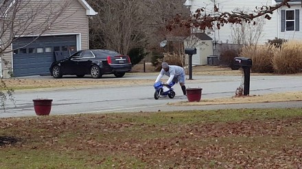 Sąsiad testuje nowy motocykl