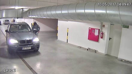 Kradzież BMW X5 z zamkniętego parkingu na zamkniętym osiedlu w Krakowie