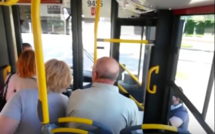 Kierowca autobusu odmawia pomocy osobie na wózku