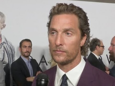 Matthew McConaughey dowiaduje się od dziennikarza o śmierci kolegi