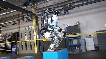Co słychać u Atlasa - humanoidalnego robota z Boston Dynamics