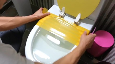 Azjatycki sposób na zapchaną toaletę