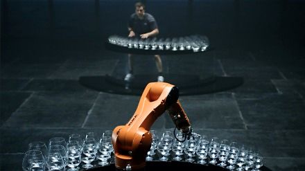 Pojedynek człowieka z robotem w muzycznym zadaniu