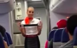 Kibice z Brazylii zawstydzają stewardessę